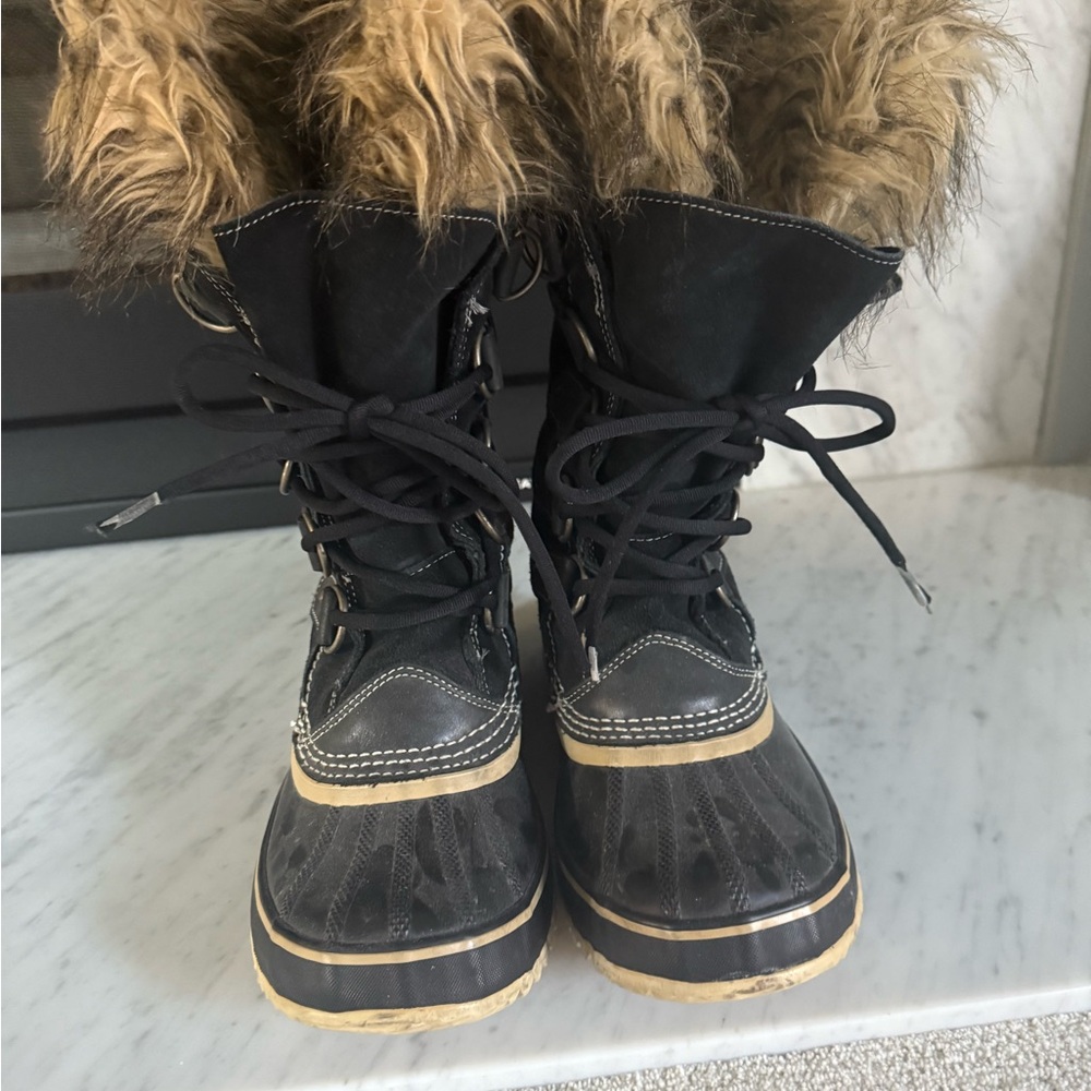 Black and Tan Fur-Lined Winter Boots